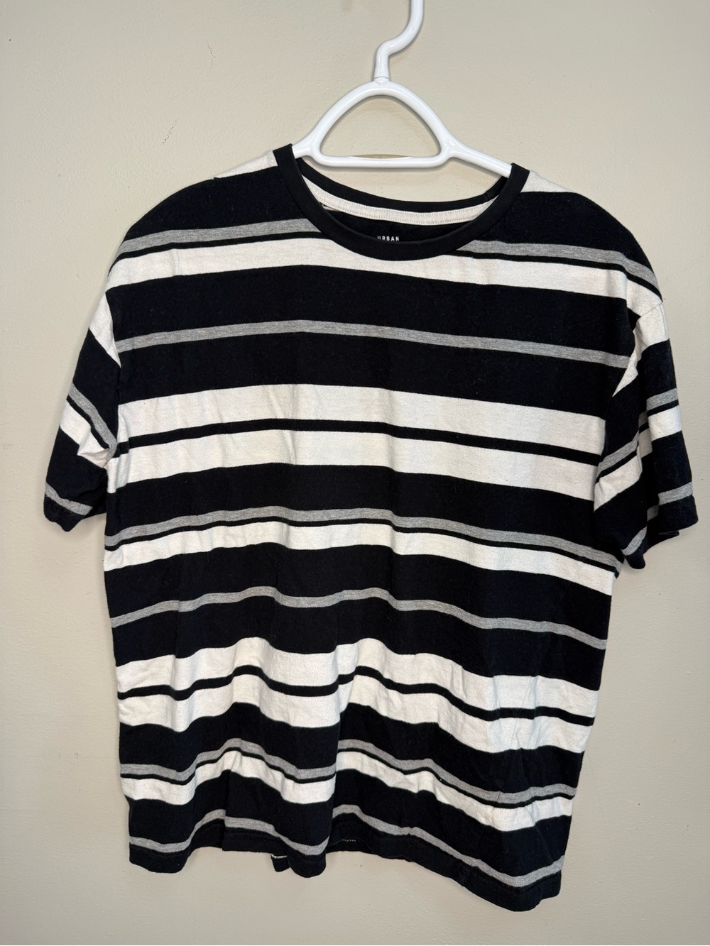 Black & White Striped Men’s Crew Neck T‑Shirt Size Small